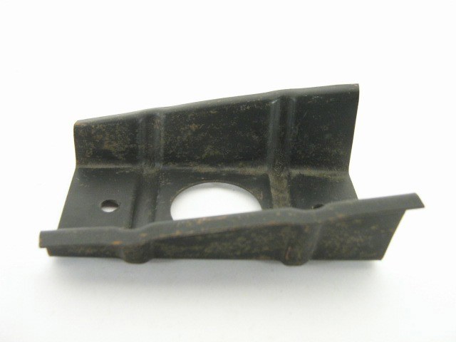 LEFT R SIDE MARKER RETAINER