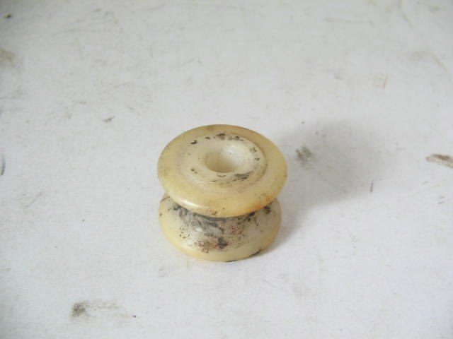 HOOD PROP PLASTIC CENTER