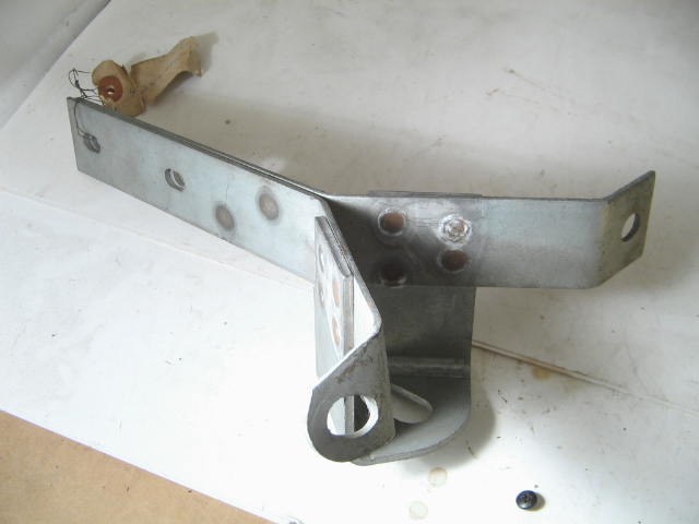 LEFT BAR MOUNTING BRACKET