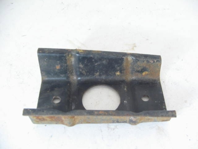 LEFT FRONT SIDEMARKER RETAINER
