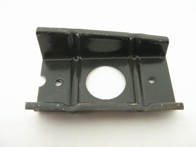 LEFT FRONT SIDEMARKER RETAINER