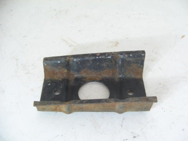 LEFT FRONT SIDEMARKER RETAINER