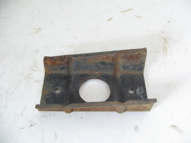 RT REAR SIDE MARKER RETAINER