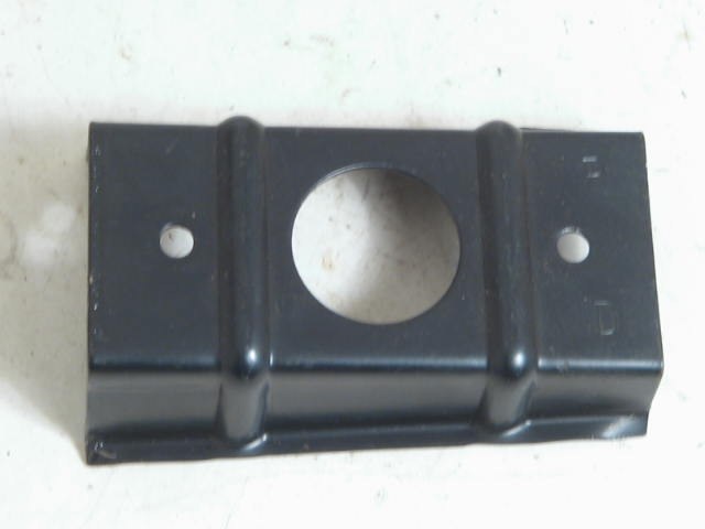 RT REAR SIDE MARKER RETAINER