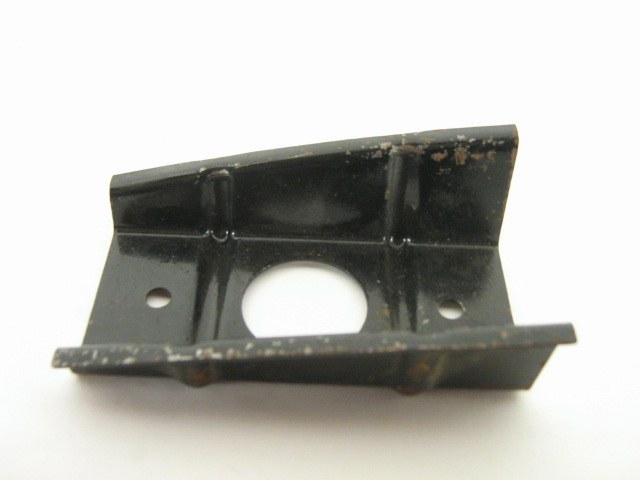 FRONT SIDEMARKER LAMP RETAINER