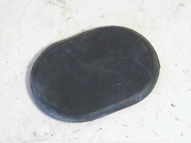 OVAL PLUG IN FRONT TRUNK