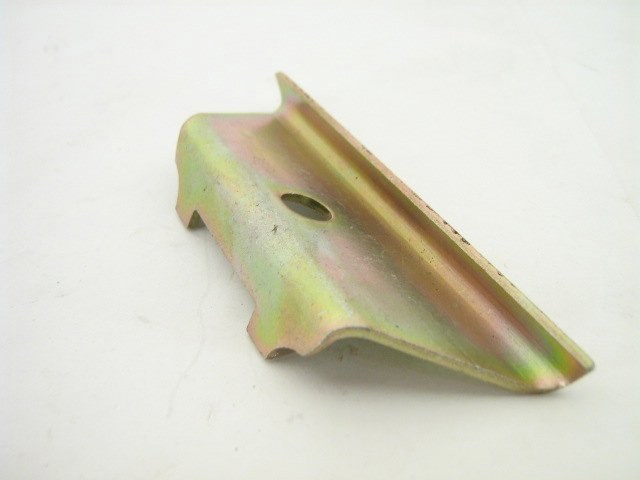 BATTERY RETAINING CLAMP