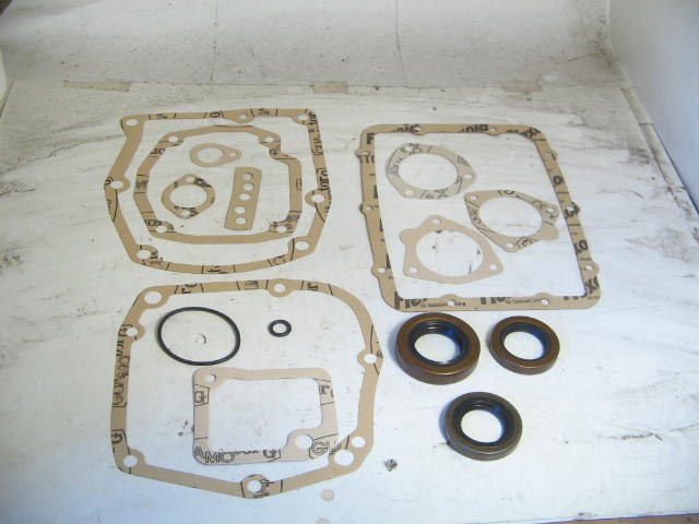 TRANSMISSION GASKET SET W SEAL