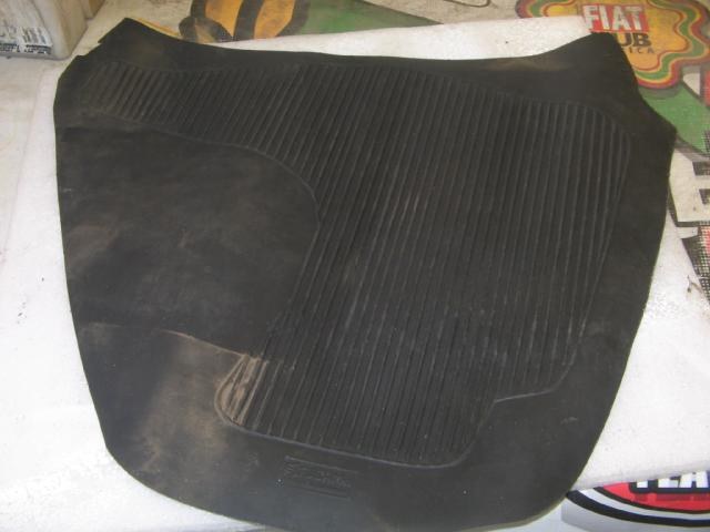 RIGHT FRONT WHEEL BOX MAT