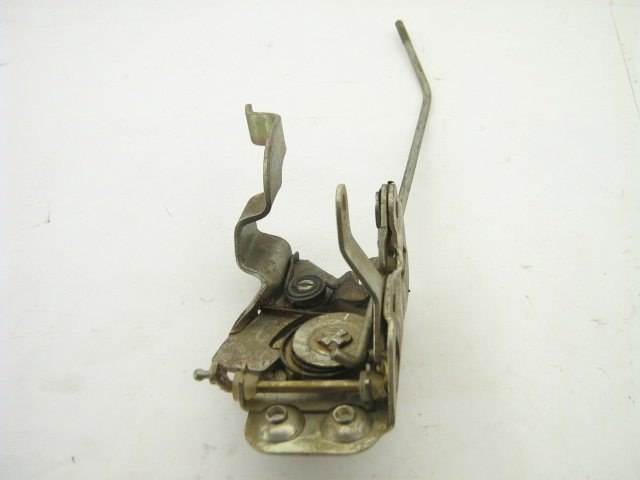 1973-74 RIGHT FRONT DOOR LATCH