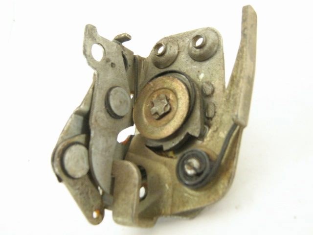 DOOR LATCH ASSEMBLY