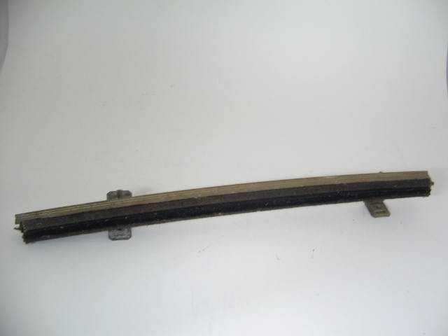 RIGHT FRONT CHANNEL IN DOOR