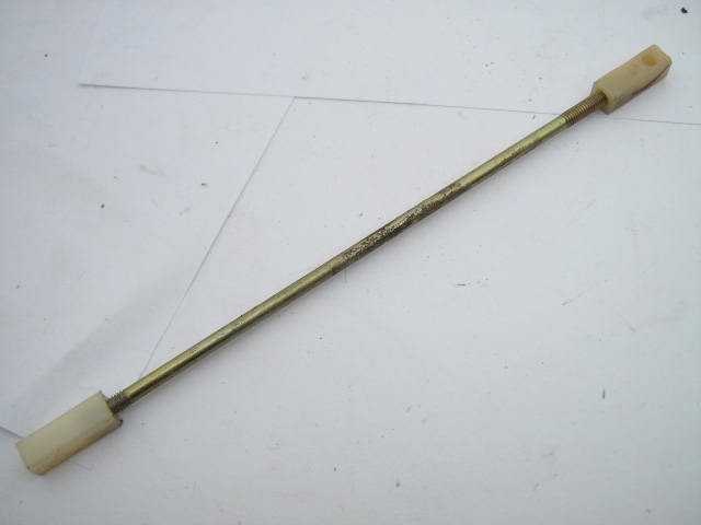 LOCK ROD BETWEEN HANDLES