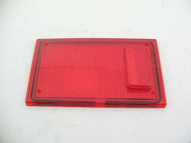 LEFT RED CENTER TAIL LAMP LENS