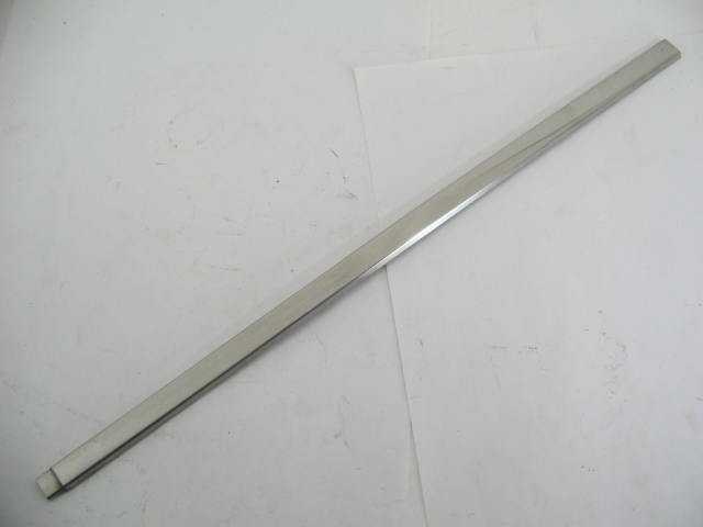 TRIM LOWER EDGE OF R TRUNK