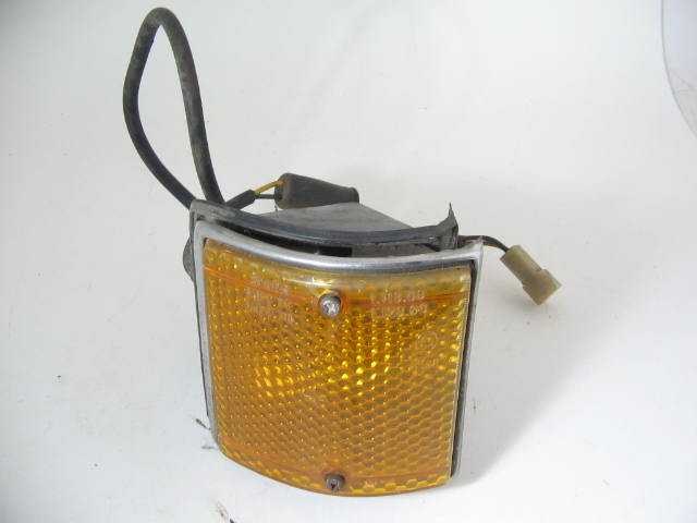 RIGHT FRONT CORNER LIGHT ASSY