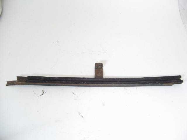LT GLASS FRONT GUID RAIL