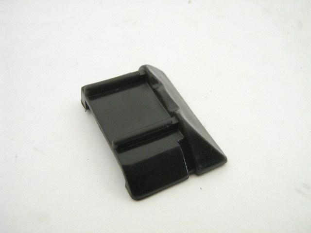 1972-75 RIGHT MOULDING END