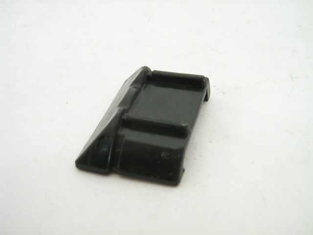 BOTTOM DOOR MOLDING END