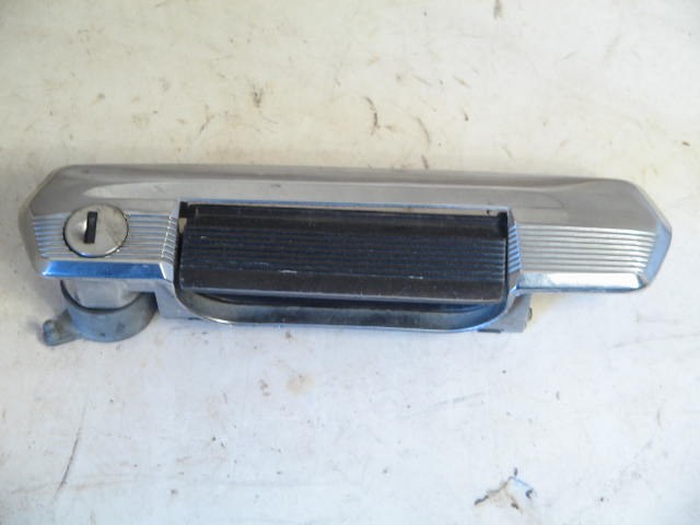 1973-74 RT F OUTER DR HANDLE