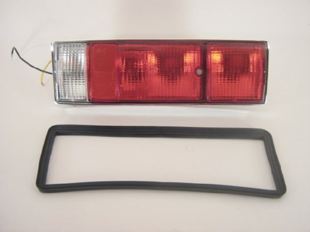 1970-76 USA RT TAIL LAMP ASSY