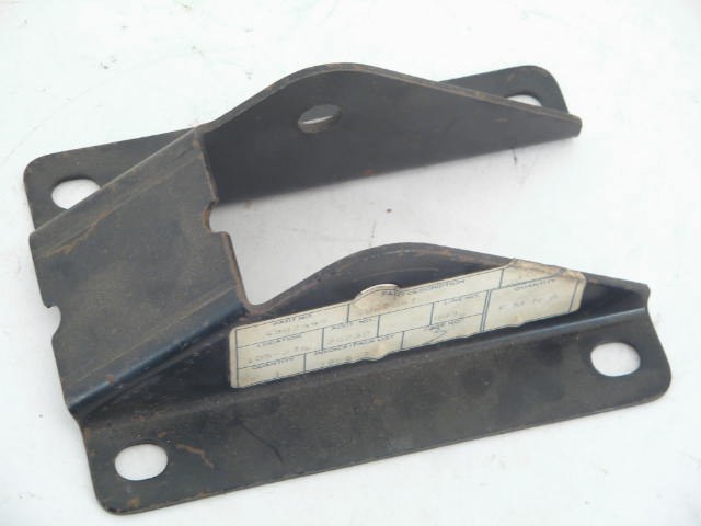 REAR LOWER ROD TO BODY MOUNT