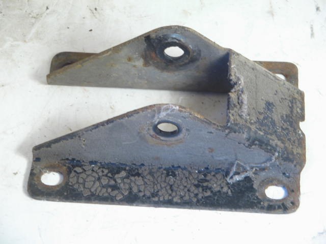 REAR LOWER ROD TO BODY MOUNT