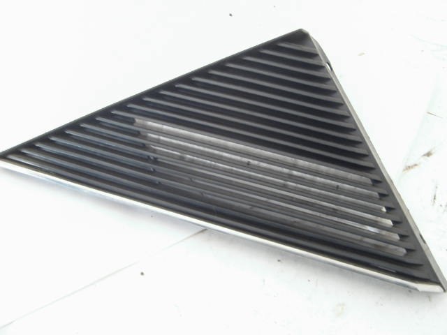 1973-75 RIGHT TRIANGULAR GRILL
