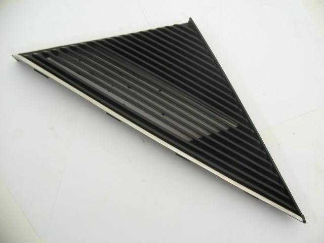1973-75 LEFT TRIANGULAR GRILL