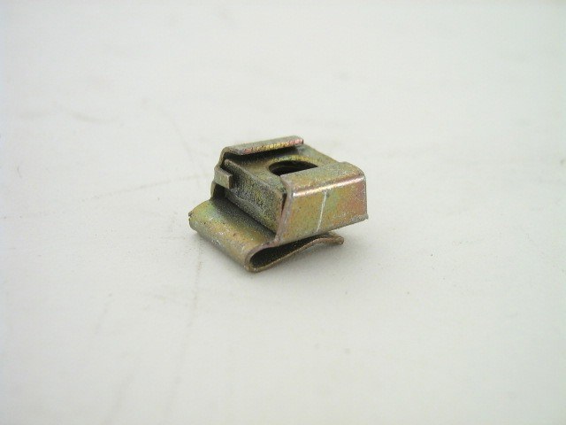 TRAPPED 6 X 1.0 MM NUT