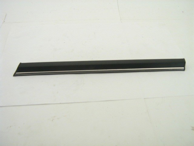 LEFT REAR QUARTER MOULDING