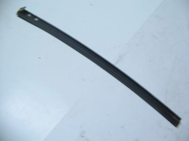 4DR RT REAR GUIDE BETWEEN DOOR