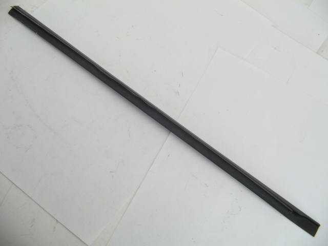 DRIP MOULDING FOR RIGHT R DOOR