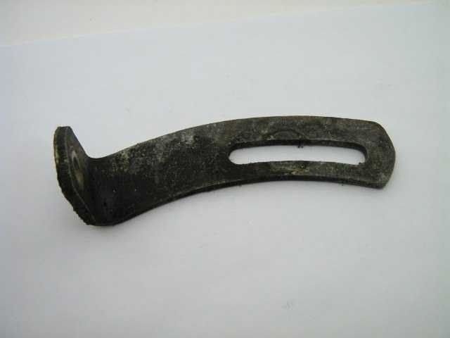 1975-77 UPPER ALTERNATOR MOUNT
