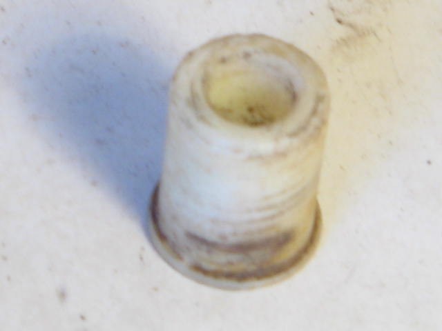 RIGHT WHITE PLASTIC BUSH