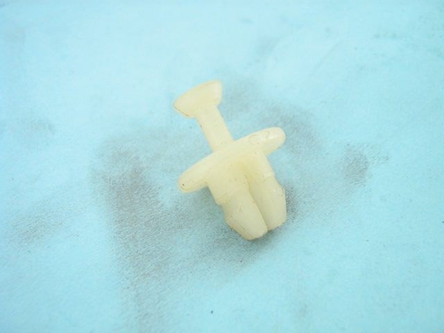 TRIM RETAINING CLIP