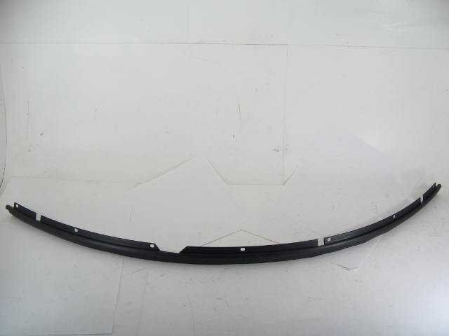 BLACK PLASTIC & RUBBER TRIM