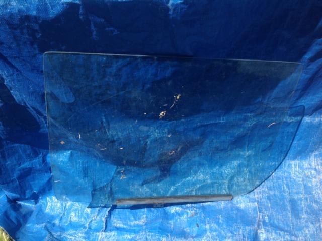 4 DOOR RIGHT FRONT DOOR GLASS