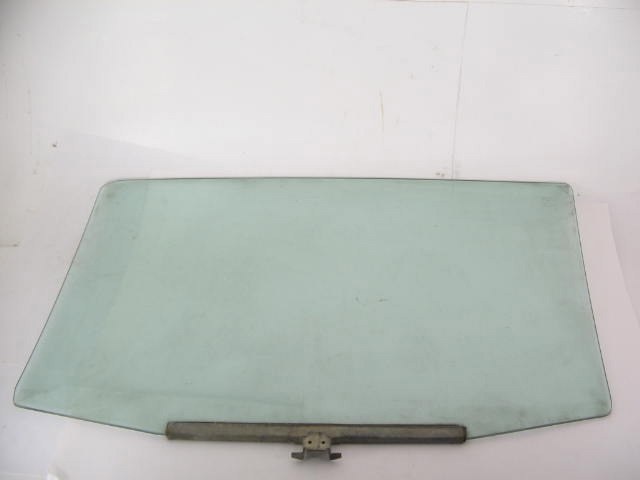 RIGHT TINTED DOOR GLASS