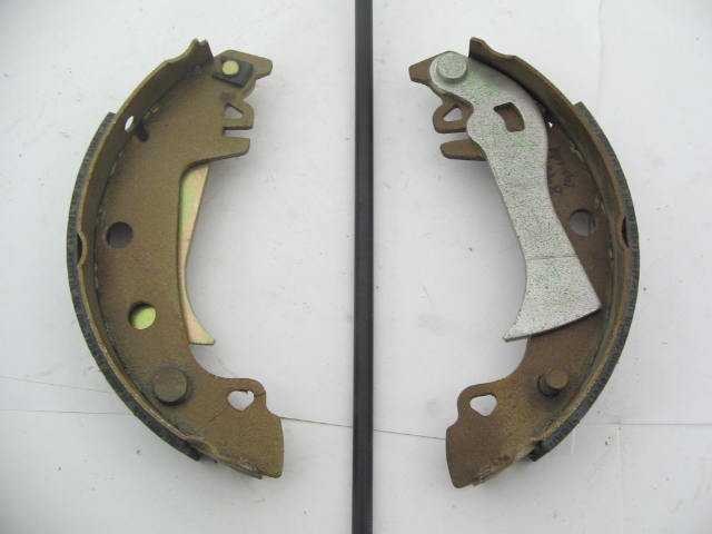 RIGHT REAR FRONT BRAKE SHOE