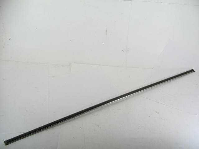 RIGHT FRONT FENDER MOULDING
