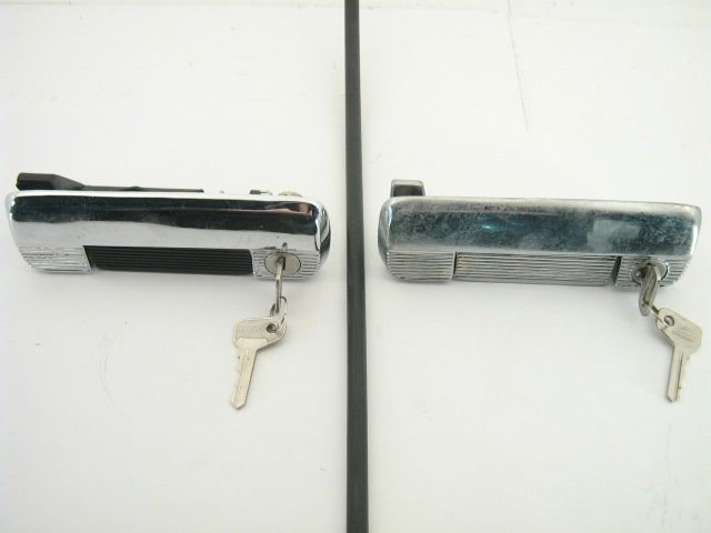 RT OUTSIDE CHROME DOOR LOCK