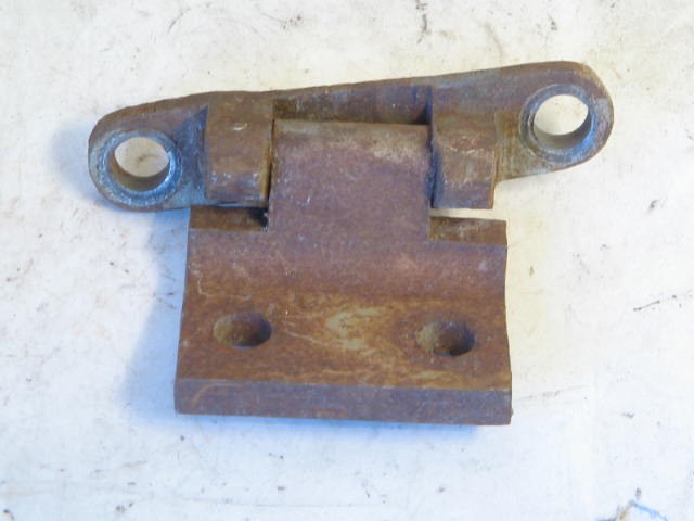 DOOR HINGE ASSEMBLY