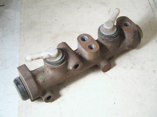 MASTER CYLINDER