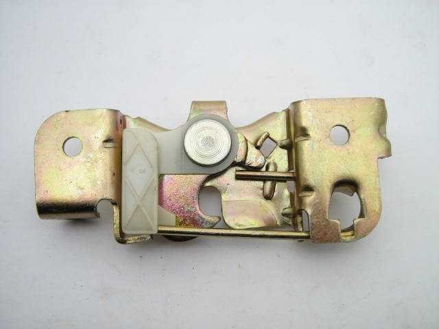 1975-82 ENGINE HOOD LATCH ASSY