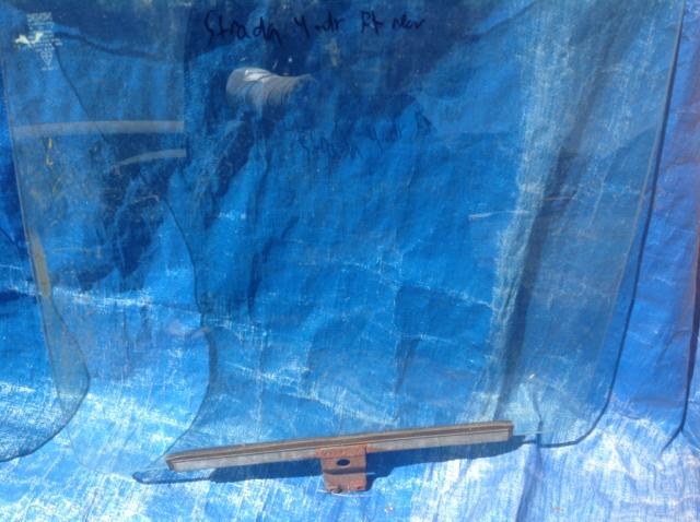 1979-80 RIGHT REAR DOOR GLASS