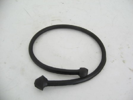 REAR TRUNK COVERING RUBBER ROD