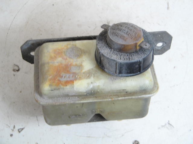 BRAKE FLUID RESERVOIR