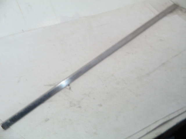 RT FRONT OUTER STAINLESS TRIM