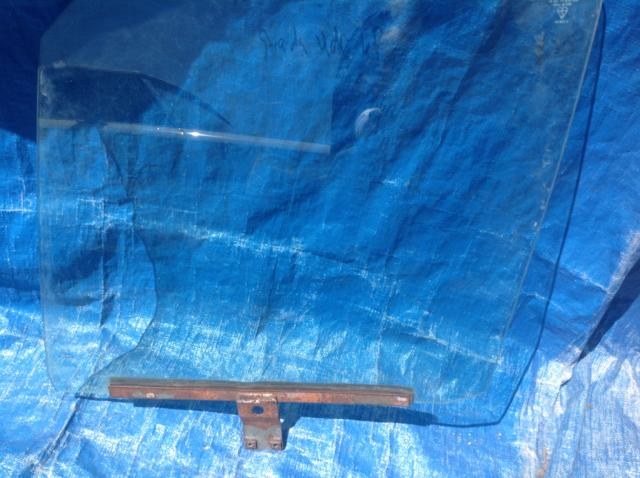 LEFT FRONT TINTED DOOR GLASS